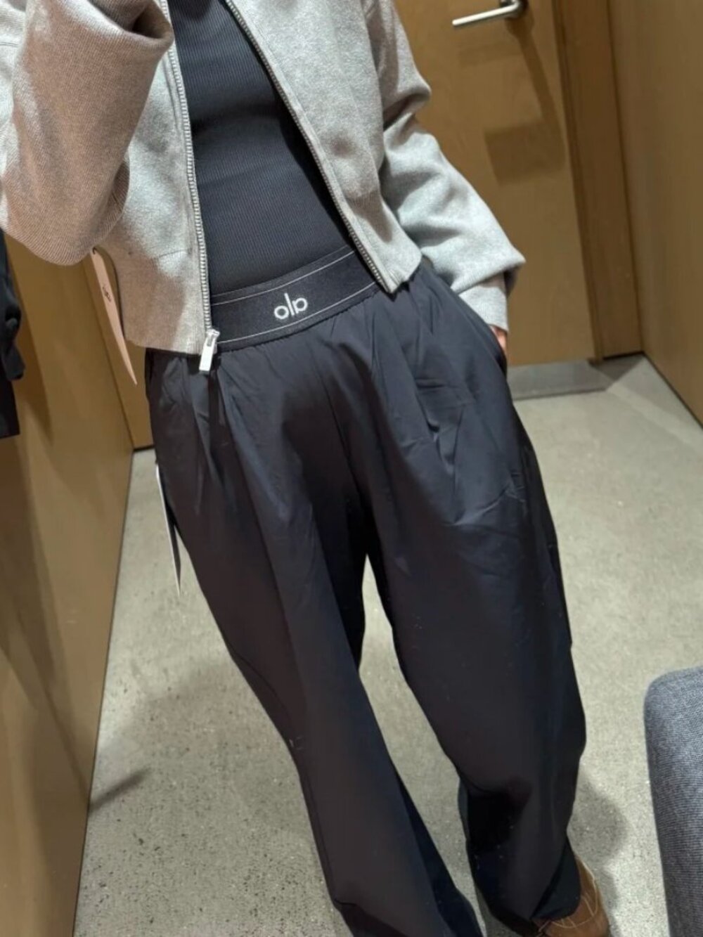 NWT ALO Yoga ππ Women's Dark Grey Suit Up Pants - Regular | Authentic - Picture 9 of 9